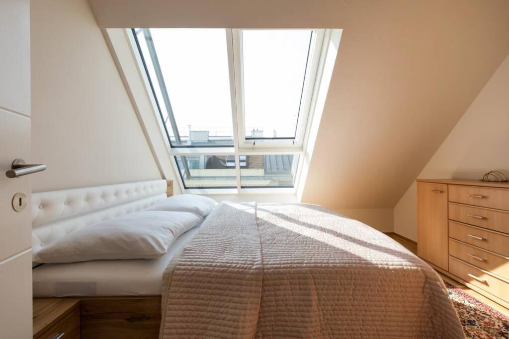 Grosses Penthouse #12 Mit Terrasse Und Aussicht Apartamento Viena Exterior foto