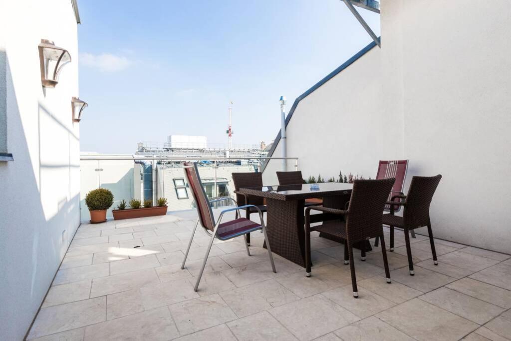 Grosses Penthouse #12 Mit Terrasse Und Aussicht Apartamento Viena Exterior foto