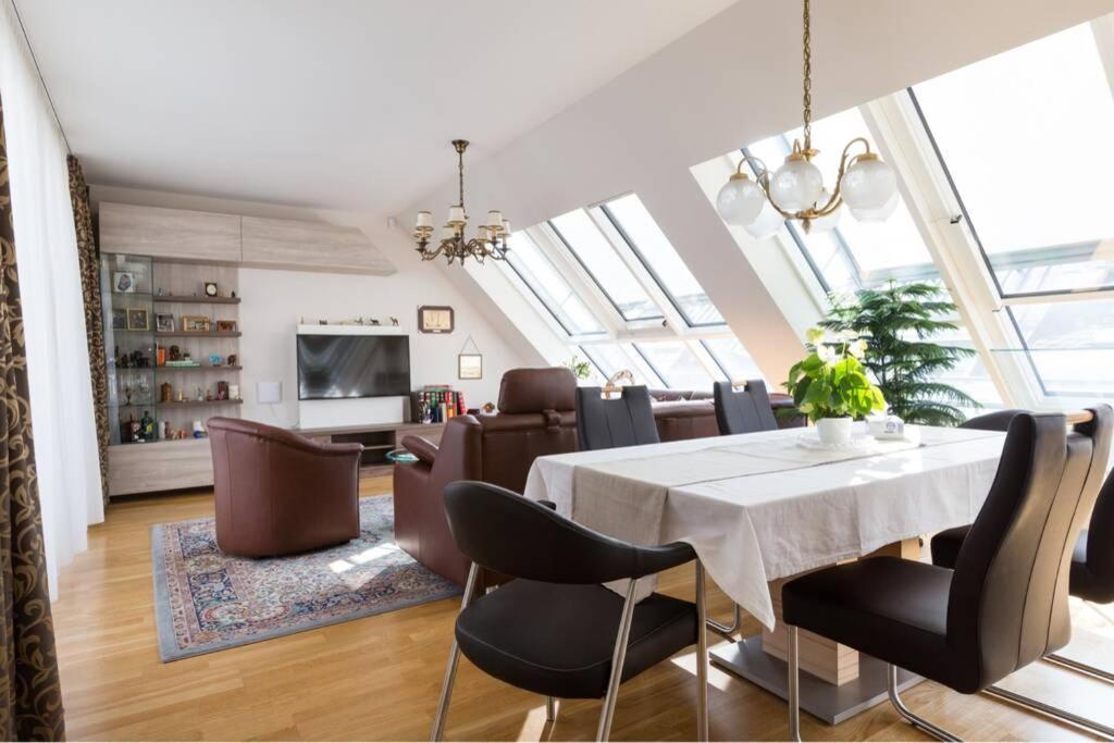 Grosses Penthouse #12 Mit Terrasse Und Aussicht Apartamento Viena Exterior foto