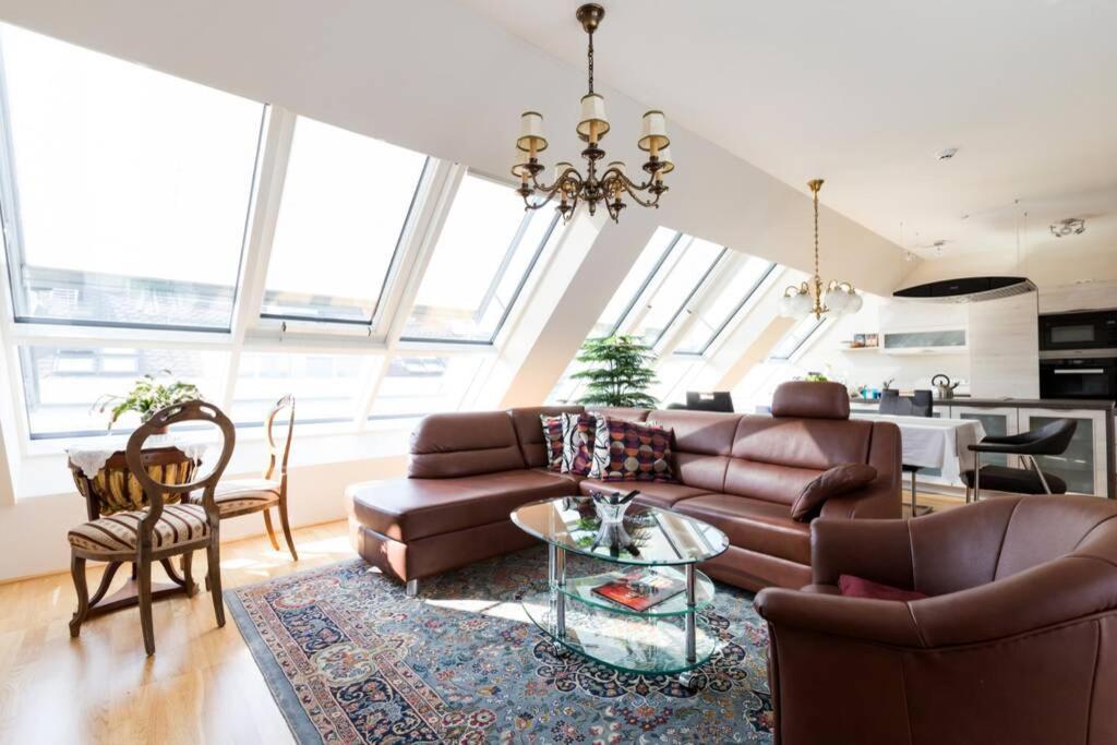 Grosses Penthouse #12 Mit Terrasse Und Aussicht Apartamento Viena Exterior foto