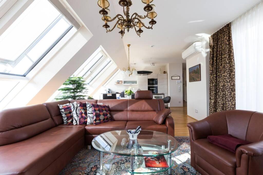 Grosses Penthouse #12 Mit Terrasse Und Aussicht Apartamento Viena Exterior foto